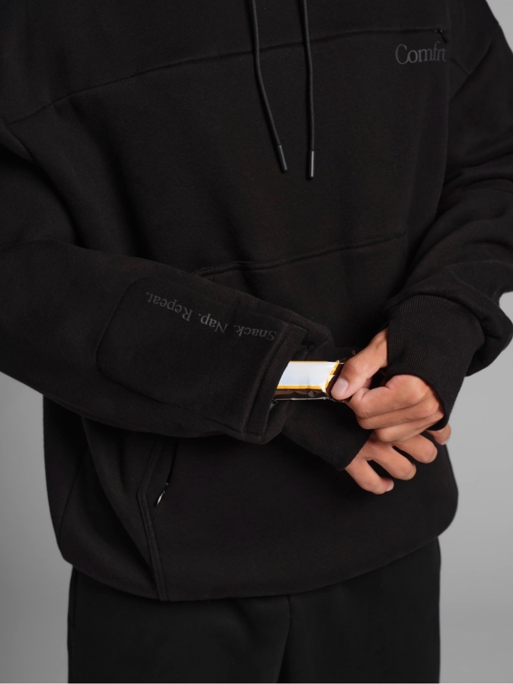 Comfrt Black Oversized Hooded Sweatshirt - Picture 4 of 7
